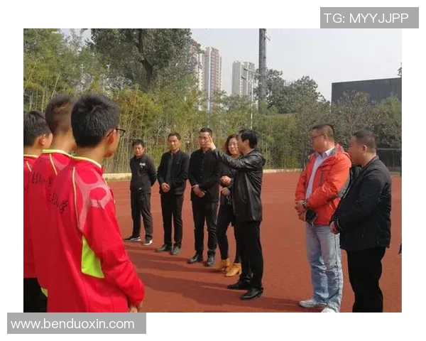 选足球明星组建梦之队一同踢球体验激情与荣耀的完美结合